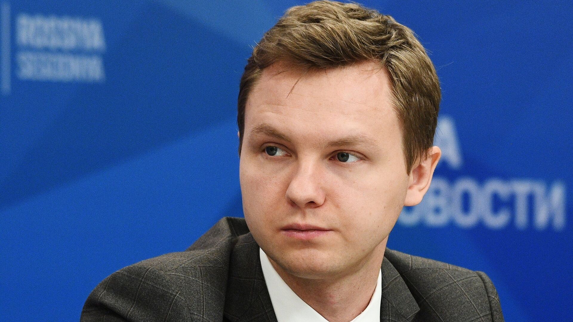 Ради власти на Земле