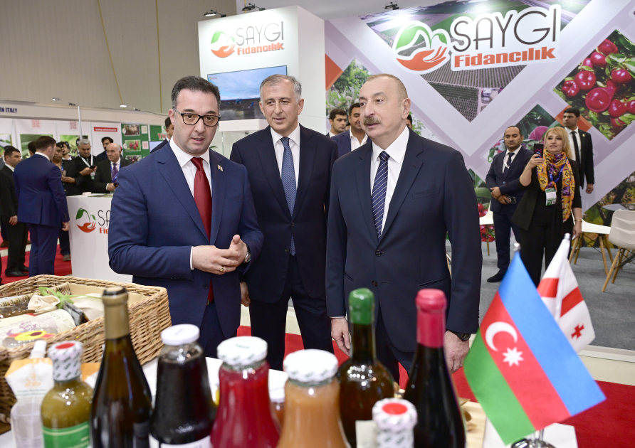 Президент Ильхам Алиев ознакомился с выставками InterFood Azerbaijan и Caspian Agro
