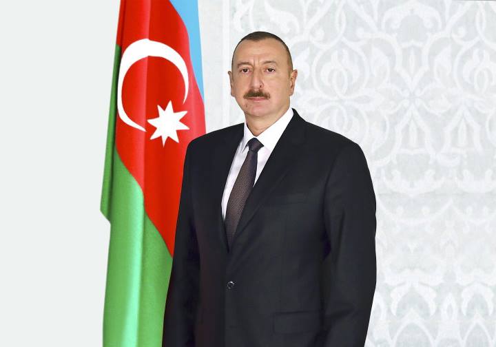 Президент Азербайджанской Республики Ильхам Алиев принимает поздравления
по случаю Дня независимости