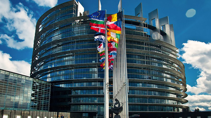 Европарламент нажал на паузу в торговых отношениях с США