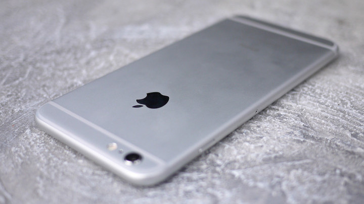 Девочка из Красноярска выиграла в автомате iPhone, но в коробке была шоколадка