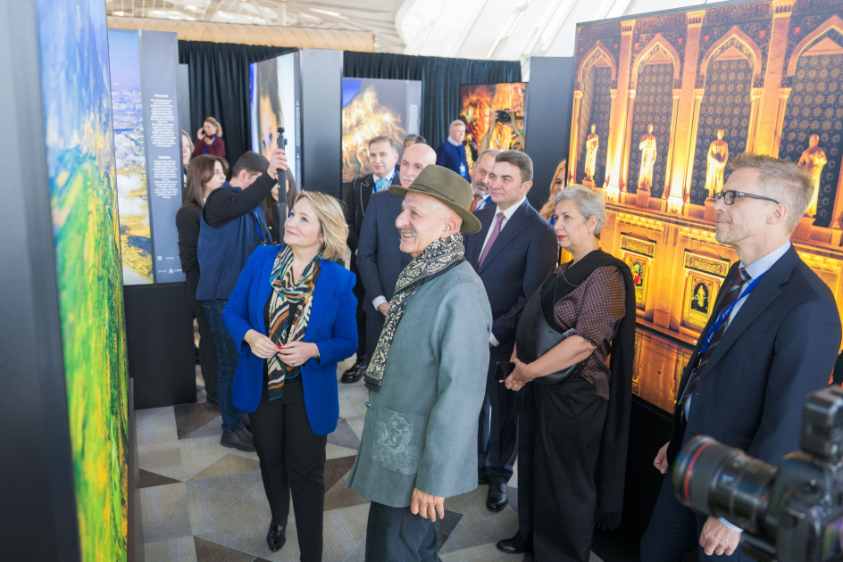 «Восходящий свет»: фотовыставка REZA представлена в Международном аэропорту Гейдар Алиев