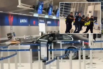 Автомобиль протаранил вход в аэропорт Детройта в США