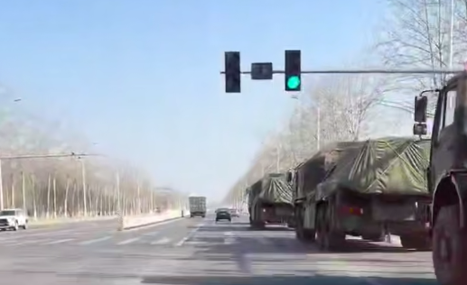 Военные колонны движутся в сторону Пекина. Что происходит?