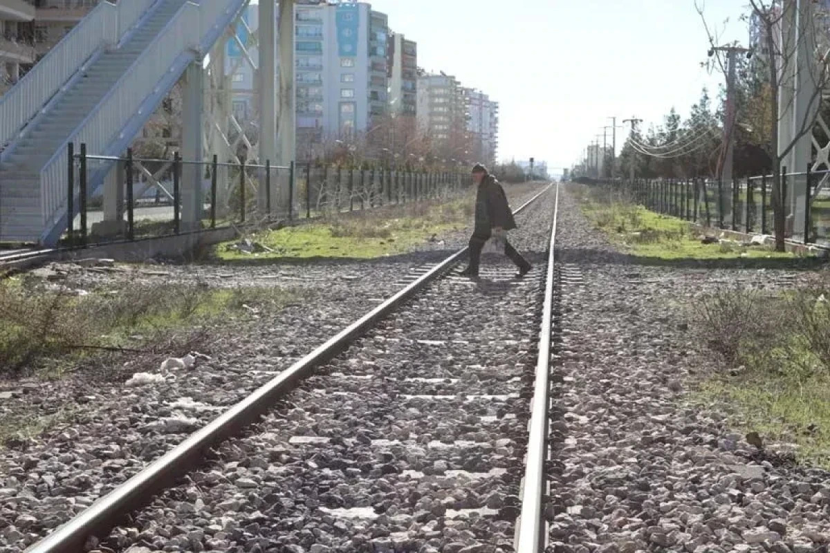 АЖД: Незаконные постройки в охранных зонах ж/д представляют опасность