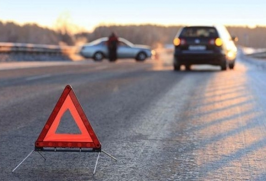 В Хачмазе на платной автодороге грузовик насмерть сбил пешехода