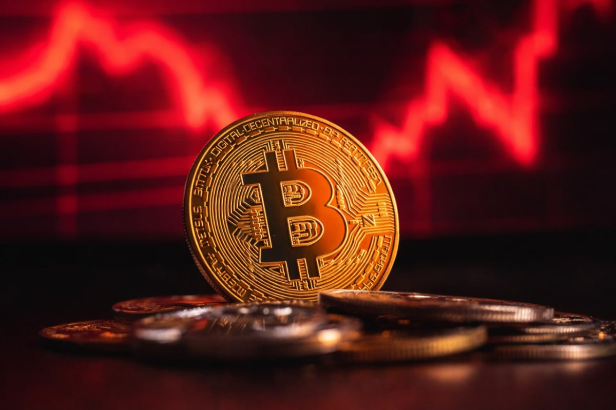 Биткоин стремительно падает