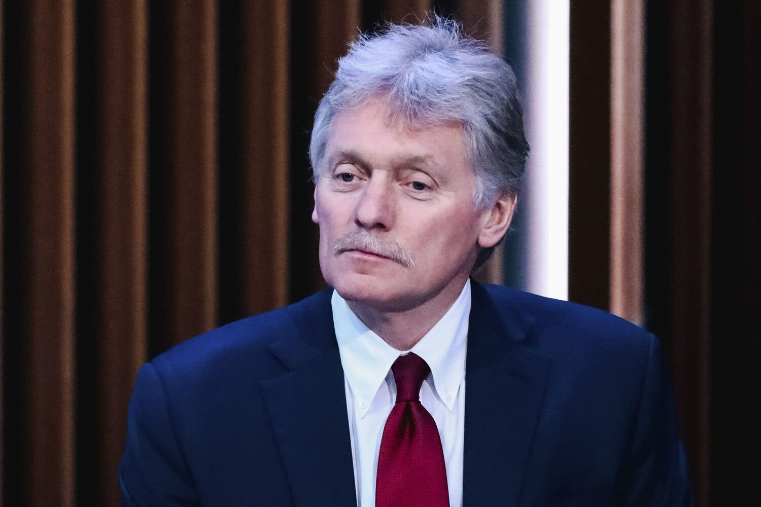 Песков прокомментировал использование доллара в торговле с США
