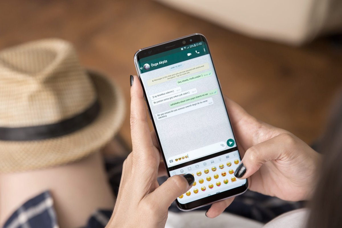 В Азербайджане запретили слежку за перепиской в WhatsApp