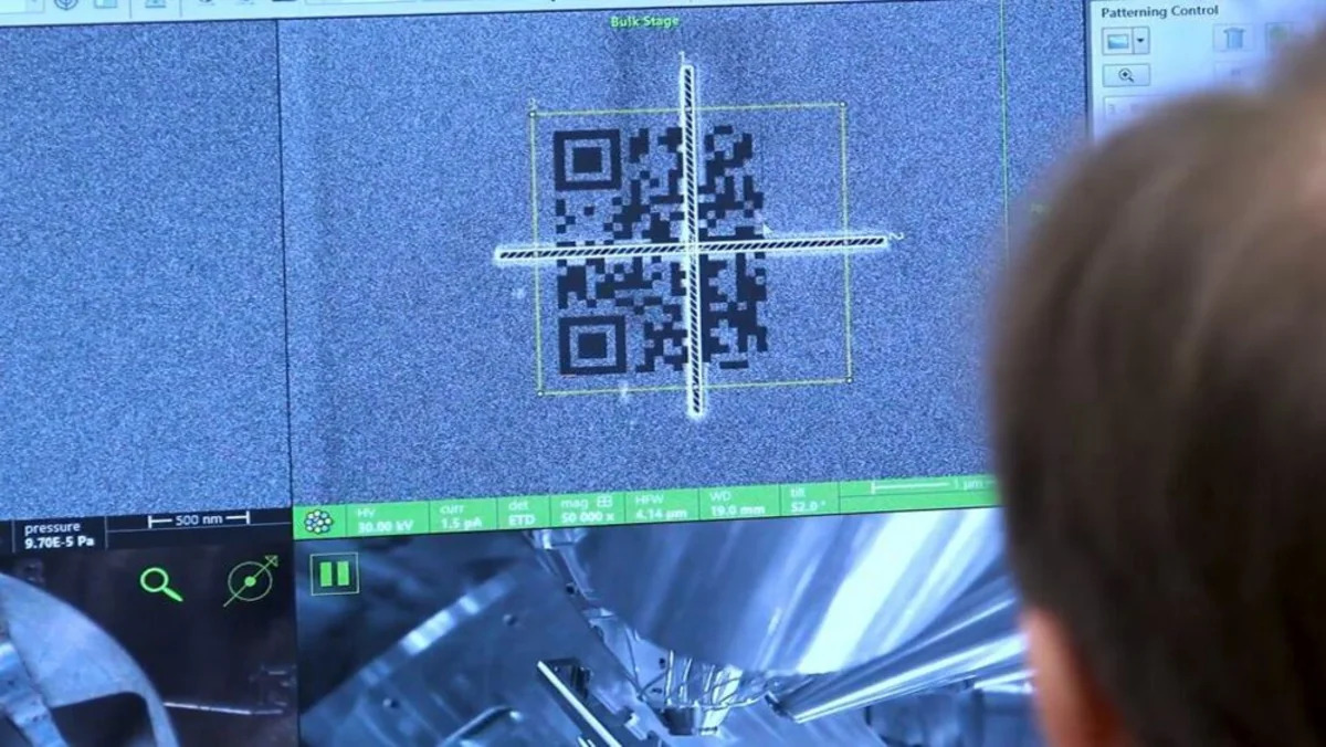 Создан рекордно маленький QR-код, который можно увидеть только через микроскоп