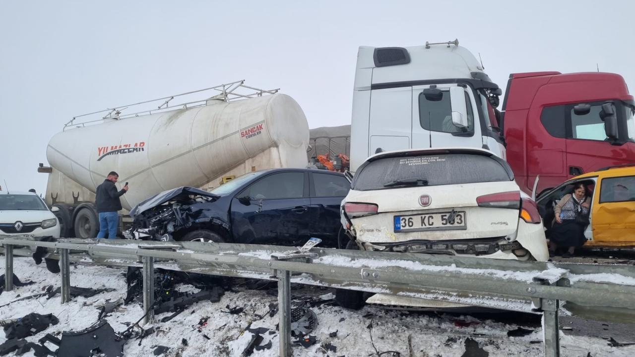 В Турции в цепной аварии пострадали десятки человек