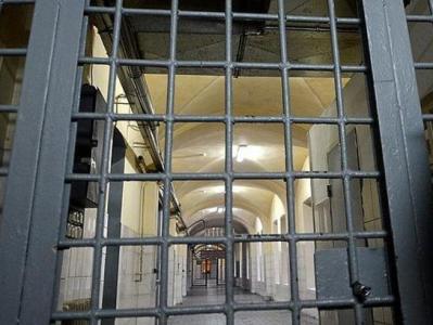 Курьез в наручниках