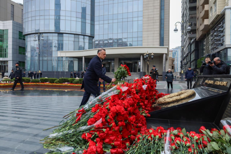 Руководство Министерства здравоохранения почтило память жертв Ходжалинского геноцида