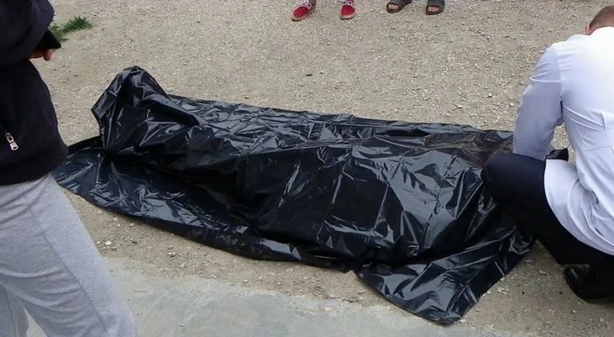 В Аляте мужчина погиб при падении с высоты