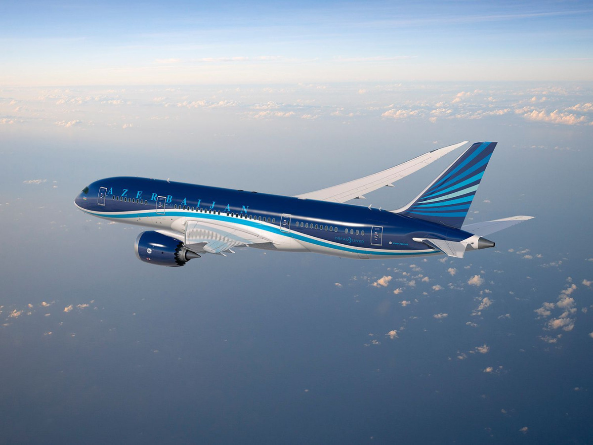 Два самолета AZAL вернулись в Баку из-за закрытия воздушного пространства Ирана