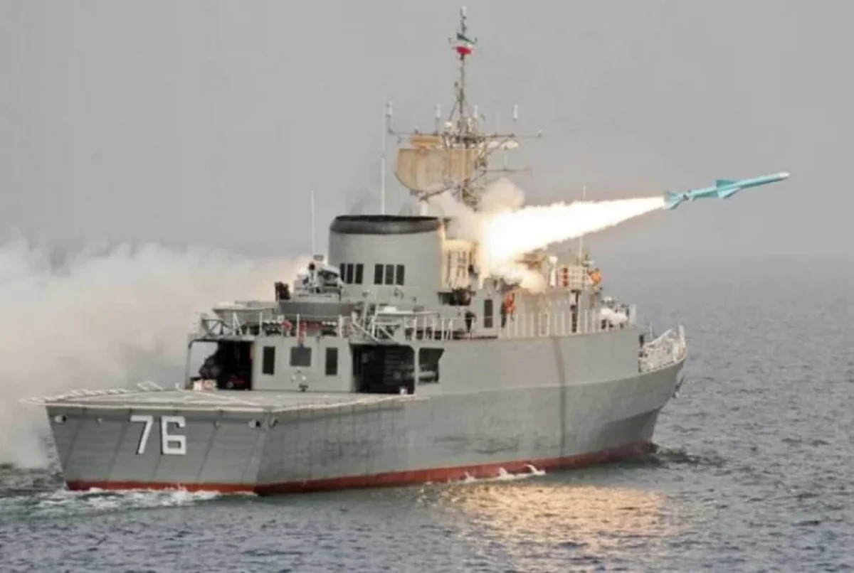КСИР нанес ракетный удар по боевому кораблю ВМС США