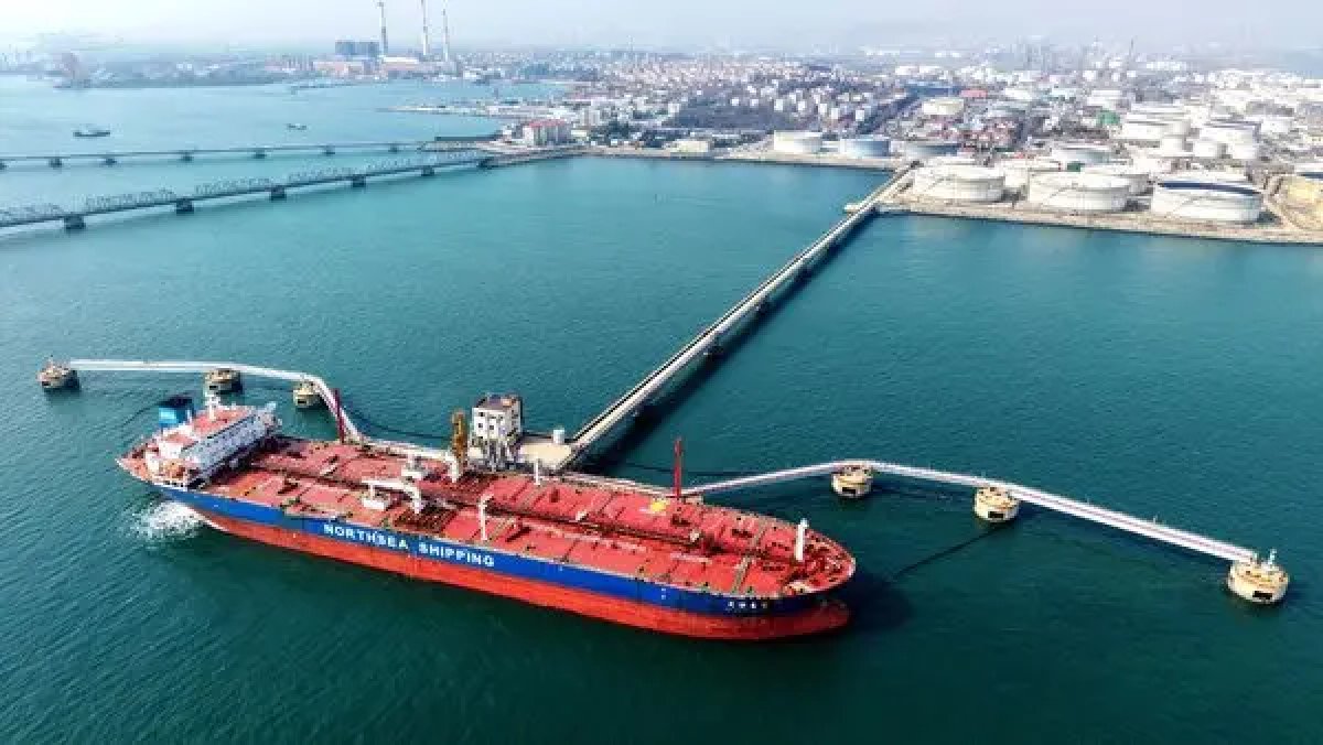 Рекордный объем нефти из РФ и Ирана скопился у берегов Китая