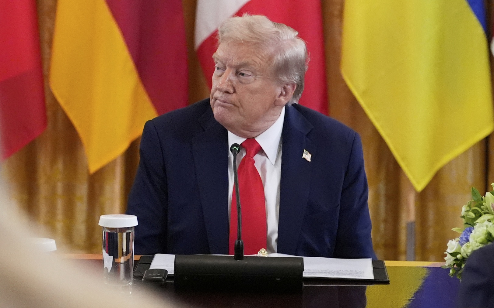 Белый дом не смог противостоять давлению на Трампа в вопросе Ирана