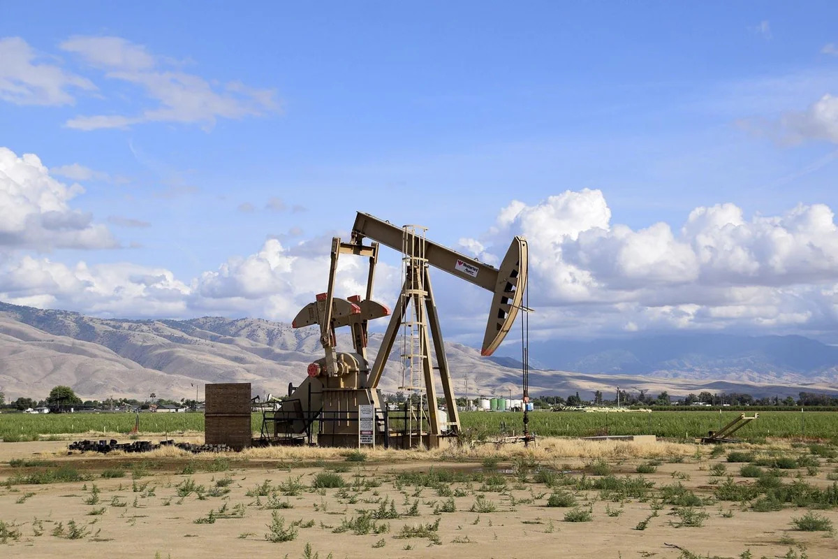 Цена азербайджанской нефти незначительно снизилась