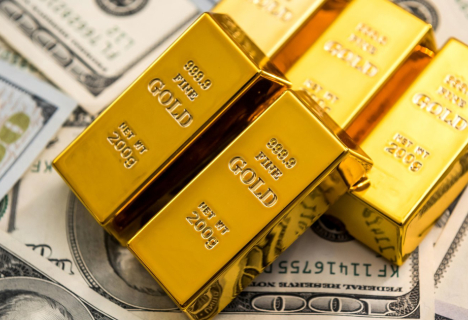 Биржевая цена на золото в мире растет почти на 4%