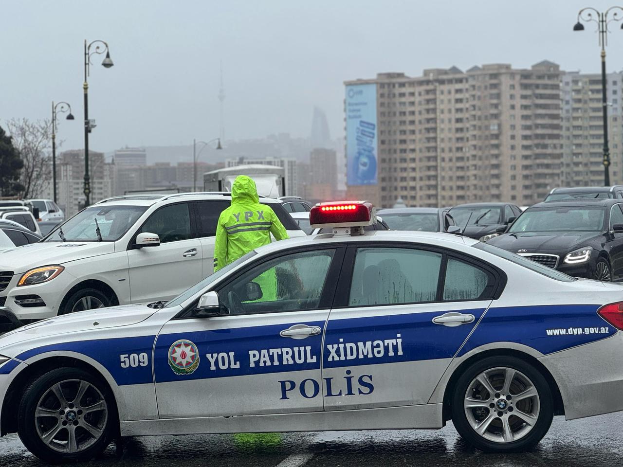 МВД: Полицейские усиленно патрулируют улицы и проспекты из-за дождей