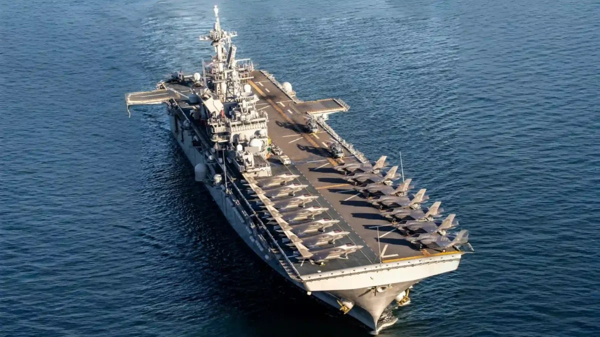 CENTCOM: USS Tripoli с 3,5 тыс. военных прибыл в зону ответственности на Ближнем Востоке