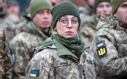 Киев планирует отправить на фронт украинских женщин