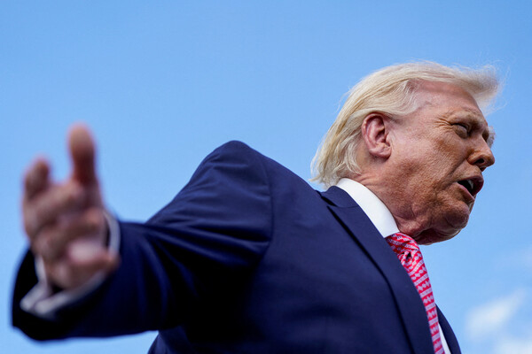 "У нас его предостаточно": Трамп предложил решение по авиационному топливу