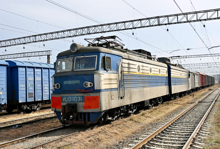 Между Сциллой и Харибдой