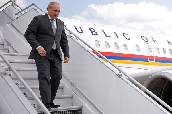 Пашинян прилетел на переговоры с Путиным