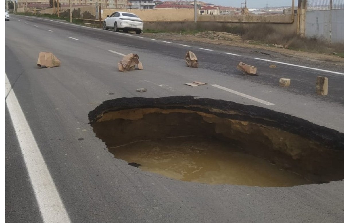 В Масазыре обвалилась дорога