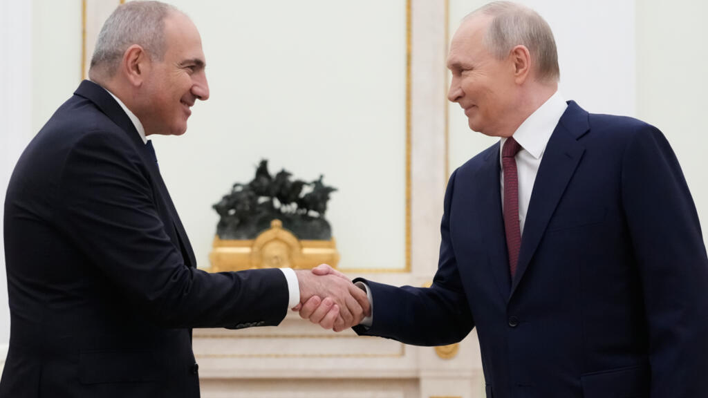 Пресс-секретарь Кремля: Встреча за закрытыми дверями между Путиным и Пашиняном продлилась несколько часов