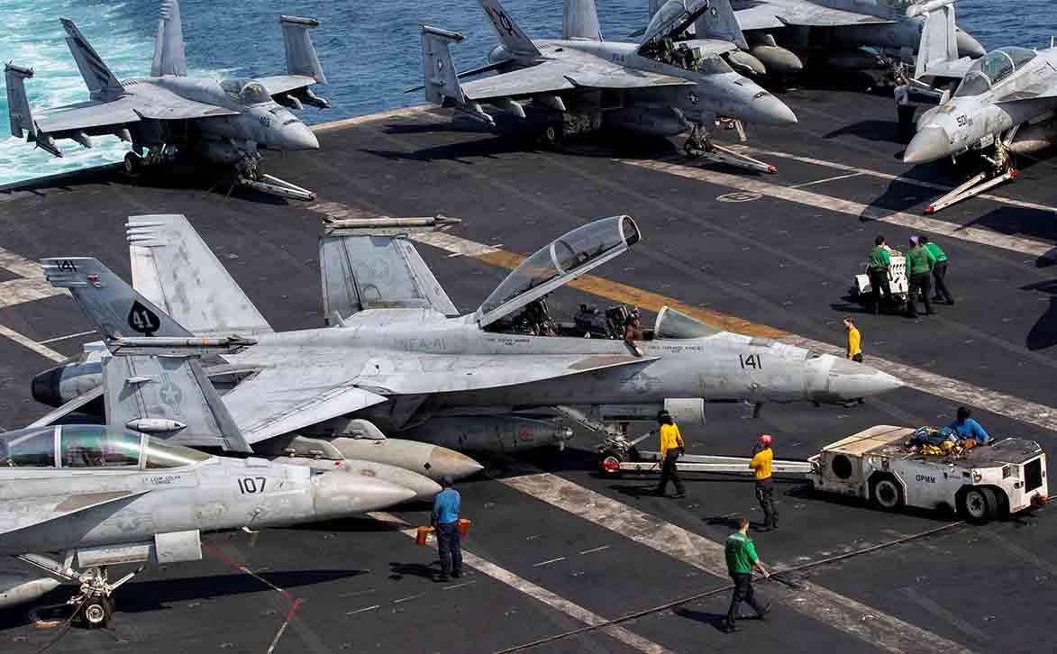 США стянули более 10 тысяч военных к Ормузскому проливу