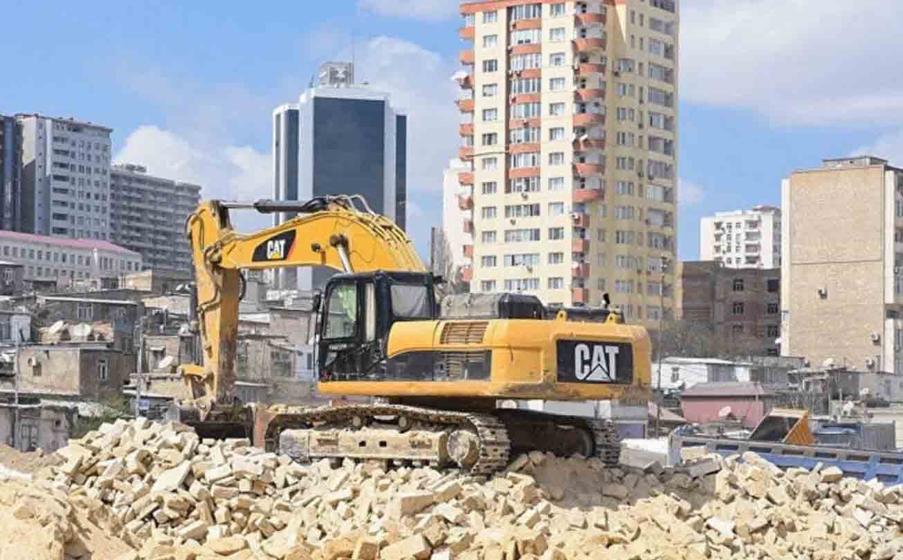 В Баку под снос попадут до 100 тыс. зданий