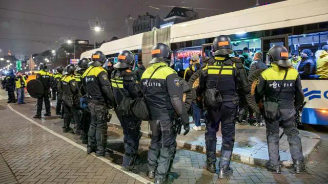 В Нидерландах начали расследование после беспорядков на акциях против беженцев