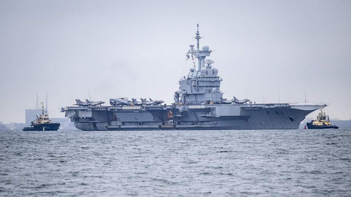 «Шарль де Голль» в Красном море