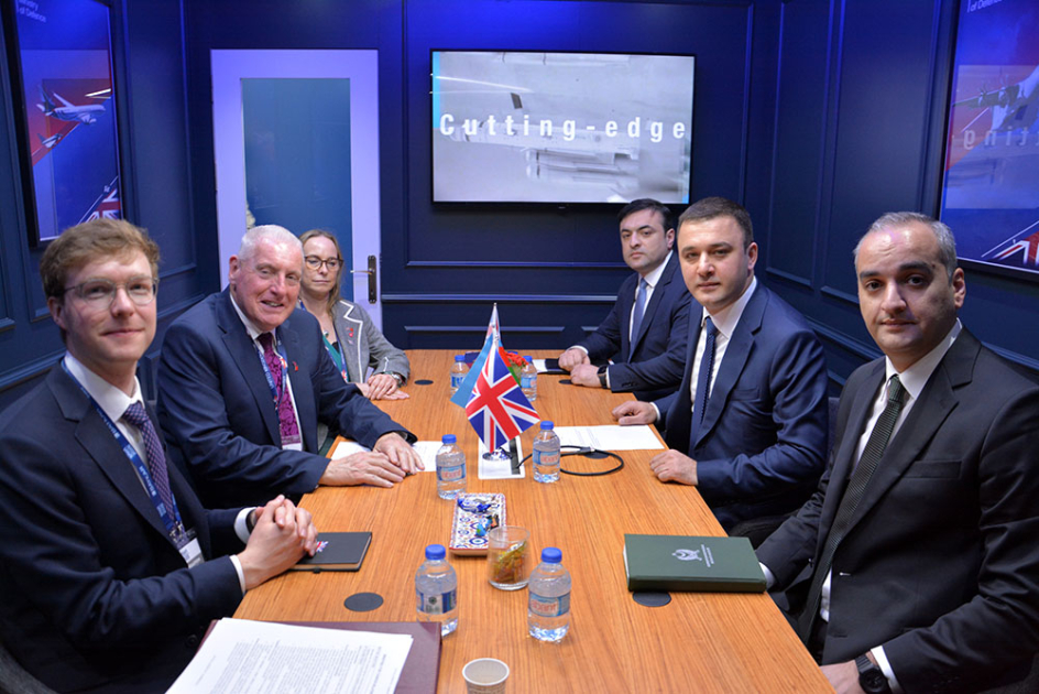 Замминистра обороны принял участие в выставке SAHA EXPO 2026