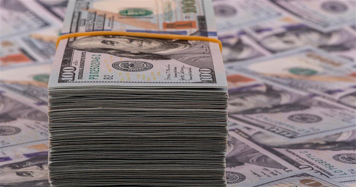 Валютные резервы Азербайджана растут, а госдолг сокращается