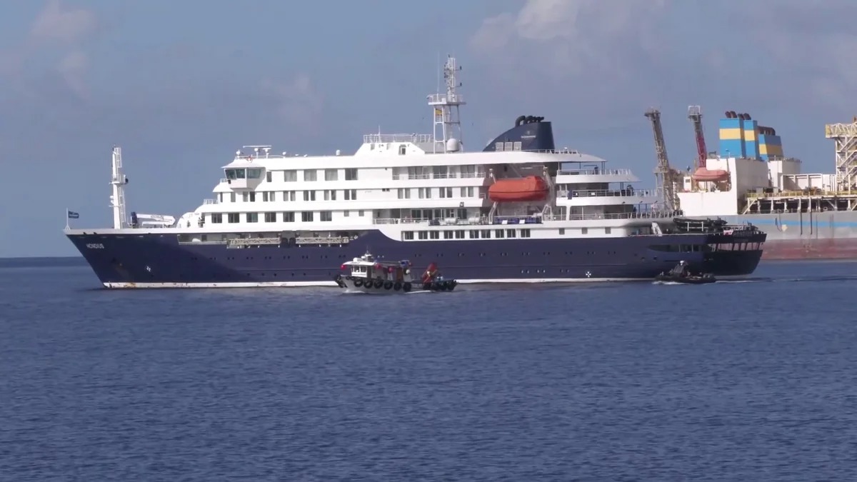 MV Hondius взял курс на Роттердам для дезинфекции