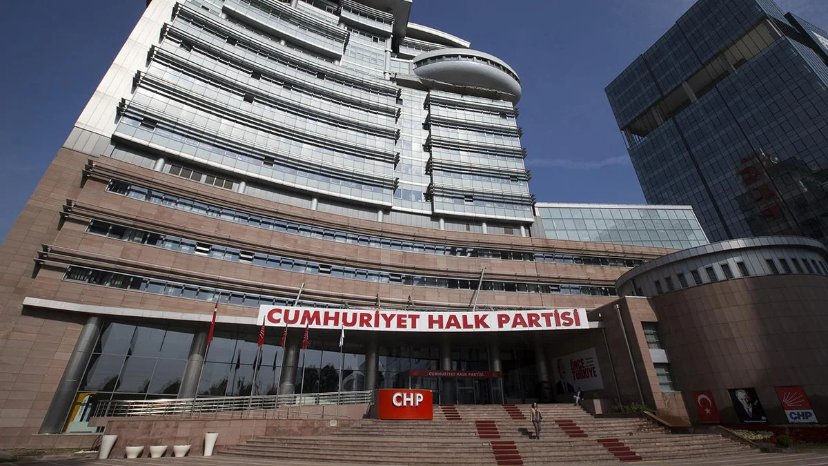 В Турции в связи со вмешательством в голосование на съезде партии CHP арестованы 9 подозреваемых