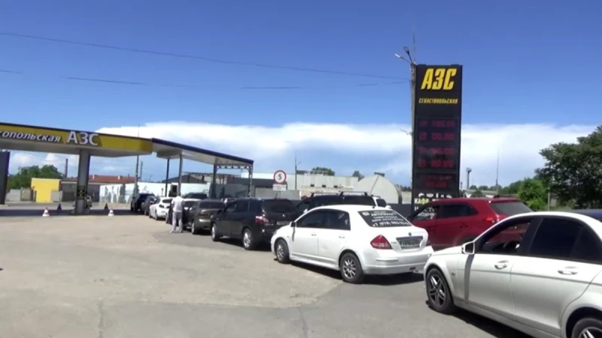 В Крыму лимит на продажу бензина. Не лучше и на других захваченных РФ территориях