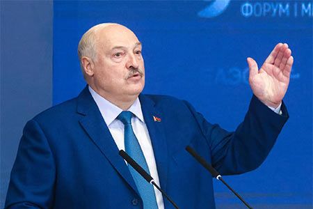 Лукашенко: Белорусских солдат в Украине «не было и не будет»