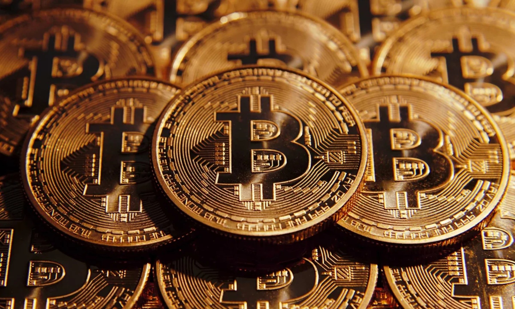 Цены на биткоин и Ethereum снизились более чем на 6%