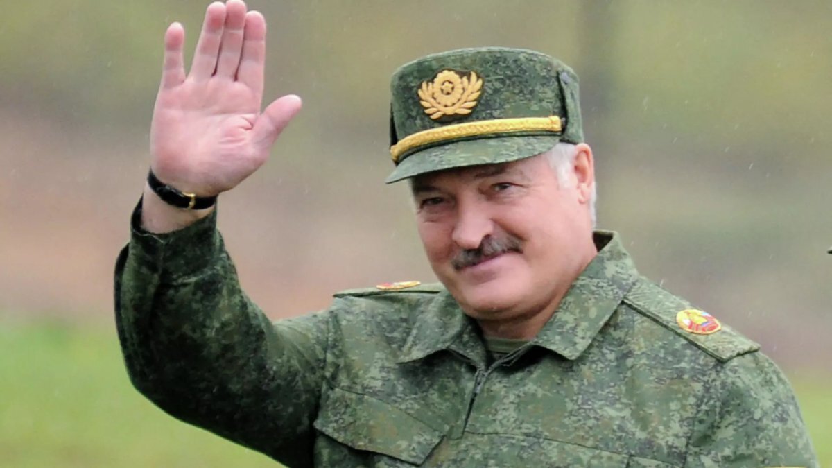Лукашенко: Беларусь всегда готовится к войне
