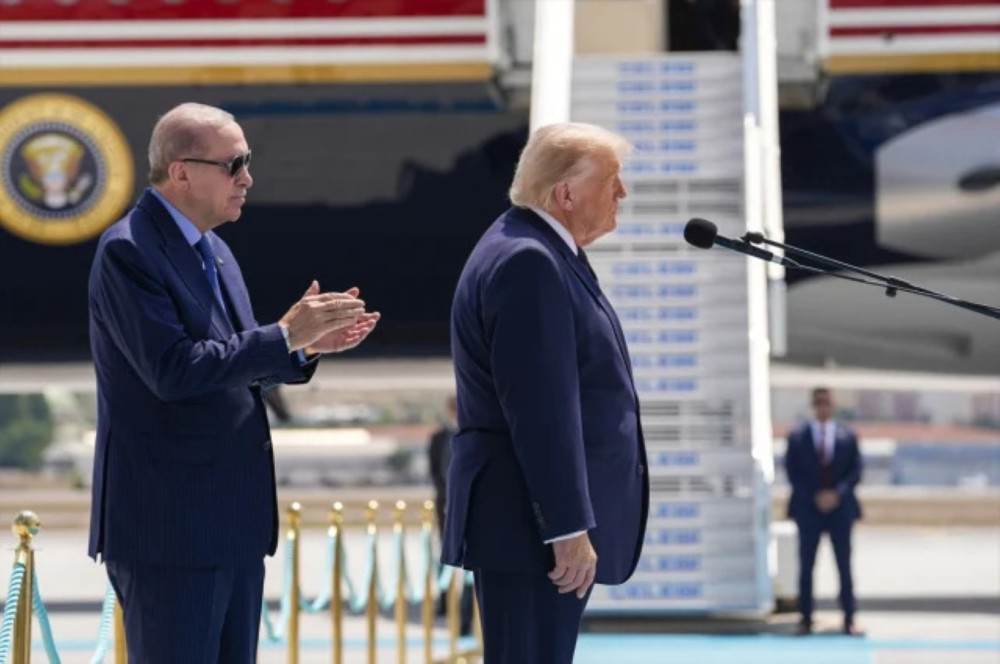 «Merhaba asker» и другие подробности прибытия Трампа в Анкару