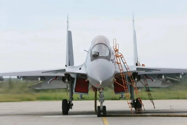Российская армия получила новые истребители и бомбардировщики