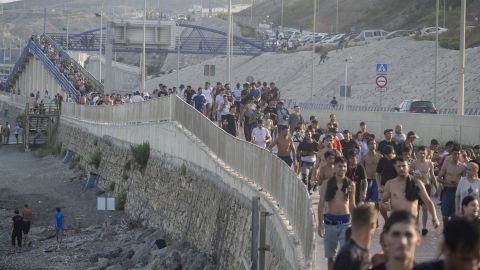 В Испании уточнили число проникших в Сеуту нелегалов