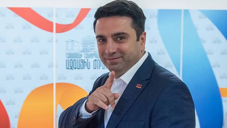 Пашинян назначил Алена Симоняна секретарем совбеза