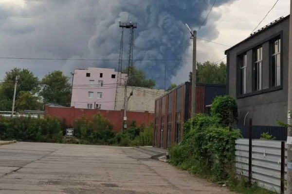 Атака беспилотников в Оренбурге: загорелся склад OZON