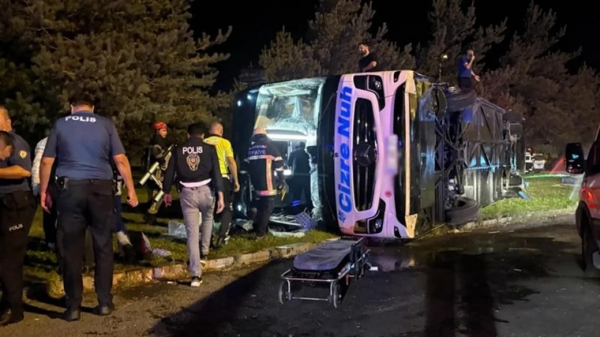 В Турции столкнулись автобус и бензовоз: пострадали 35 человек